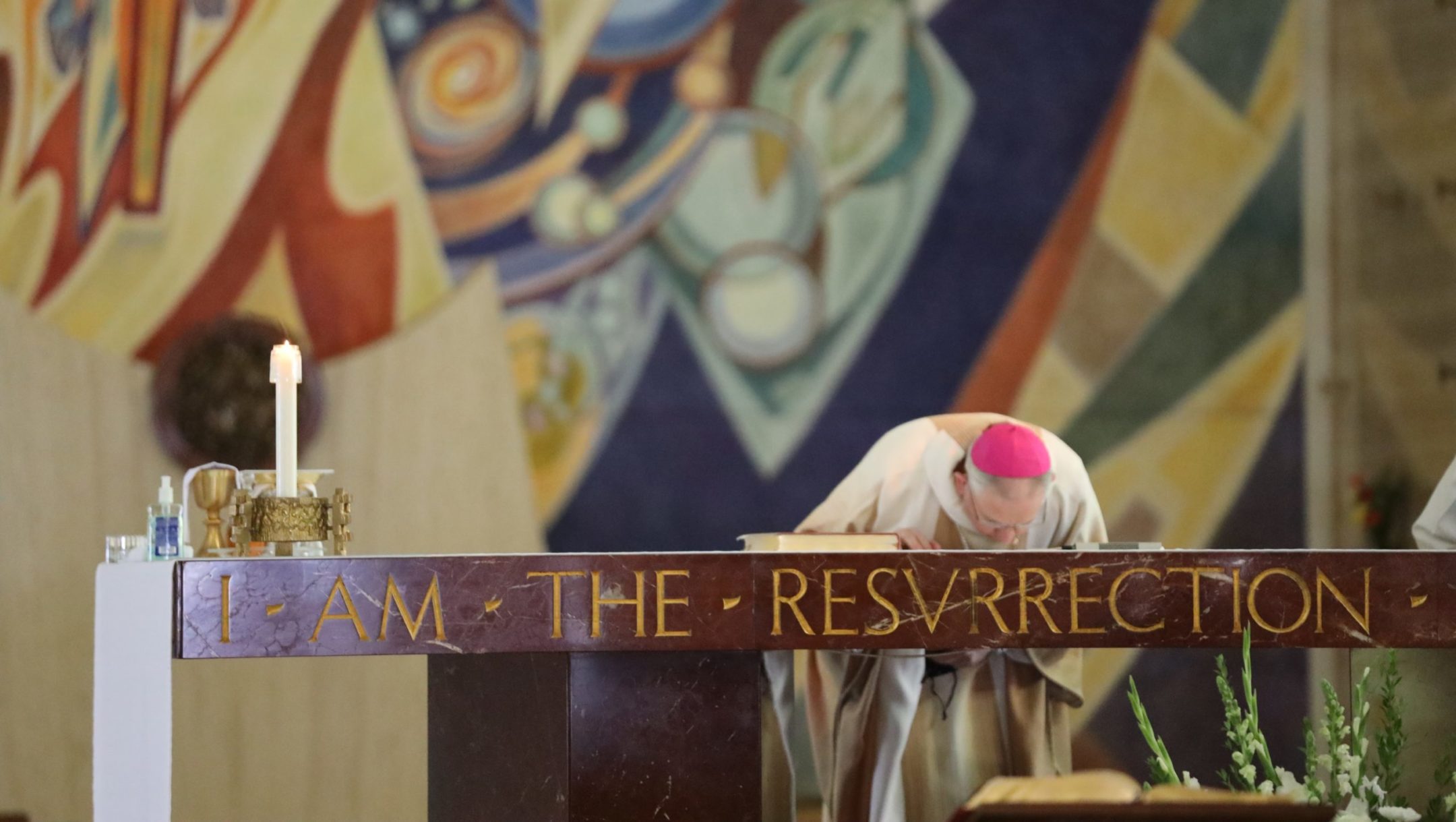 Archbishop Gomez kissing the altar